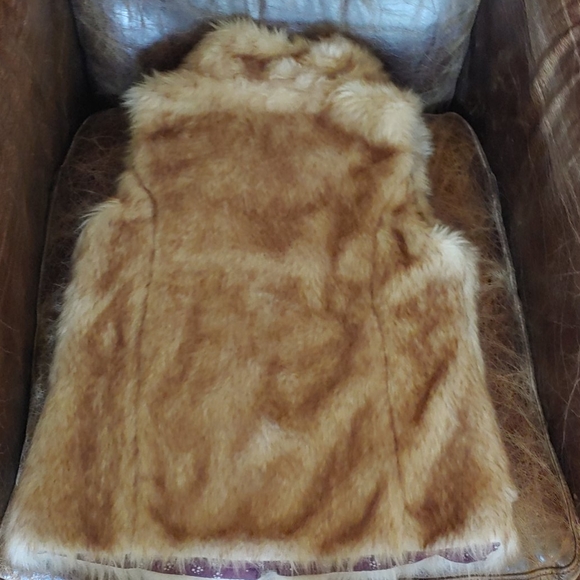 Zara Faux Fur Sleeveless Zippered Vest - Picture 5 of 5